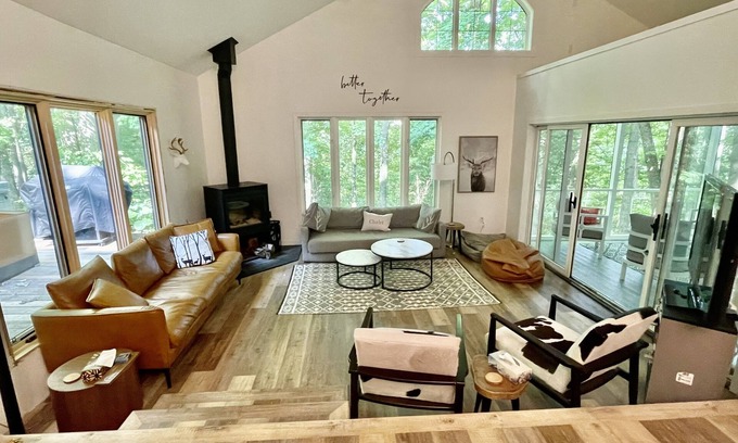 Grey Highlands Cabaña | Modern Chalet with hot tub is Cyclist or hikers dream location on Bruce Trail