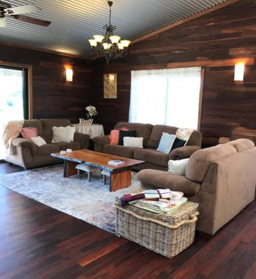 Waggrakine Casa | Modern Character Home - 2 Bedroom & 10 Mins from City
