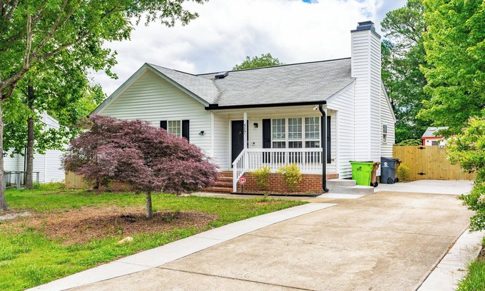 Holly Springs Casa | Modern Charm in Holly Springs: New Transformed Home
