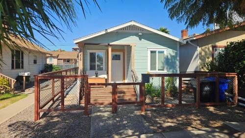 Logan Heights Casa | Modern Charming 3 Bed 2 Bath with Parking Conventions Downtown Beaches Balboa Park