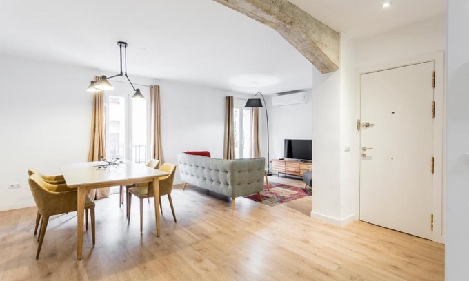 Chueca Apartamento | Modern & Chic 2BR/2BA apartment in trendy Chueca