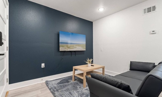 Old East Dallas Apartamento | Modern & Chic Apartment in Downtown w/ Parking