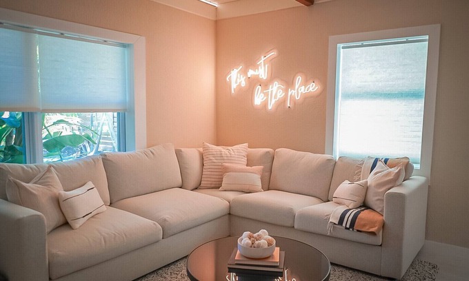 Victoria Park Condominio | Modern & Chic Condo Prime Location Run by Owners