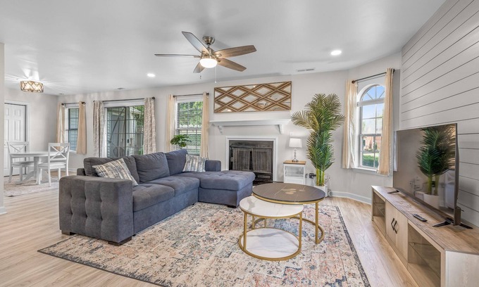 Norfolk - Virginia Beach Condominio | Modern Chic Family Condo