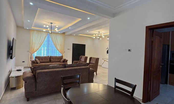 Santeo Apartamento | Modern City Retreat in Accra, Ghana