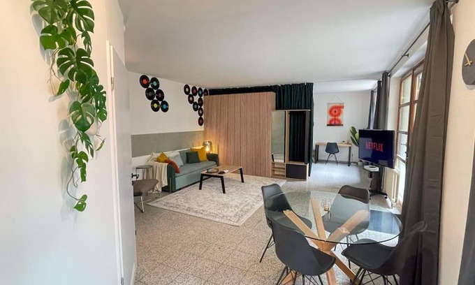 Mitte Apartamento | Modern City Apartment l Netflix l fast wifi l Xbox