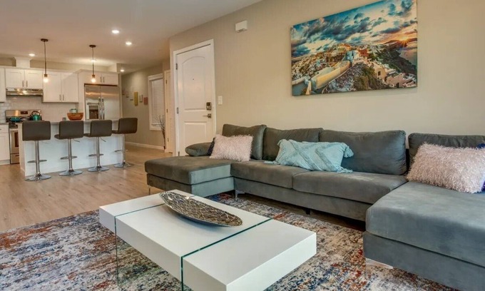 Ampere Casa | Modern City Getaway Near Downtown Newark & NYC