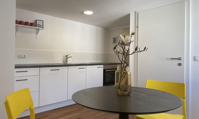 Dornbirn Apartamento | "Modern City Living in the Cozy City Apartment Dornbirn, London 8"