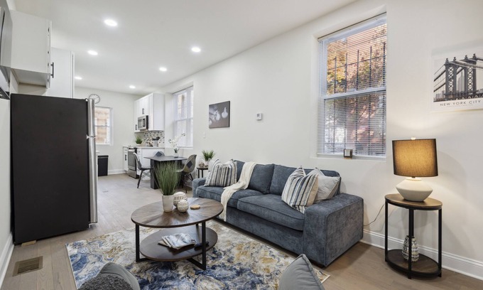 Point Breeze Casa | Modern City Living ll Take it easy at this unique and tranquil getaway.