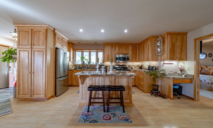 Myers Flat Casa | Modern,Clean,Home in the Heart of The Ave. of the Giants ,STARLINK,Gated