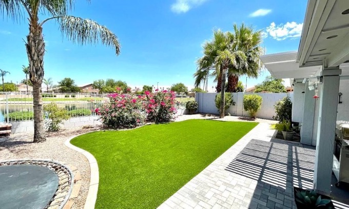 Desert Sands Golf Country Casa | Modern & clean home with lake view