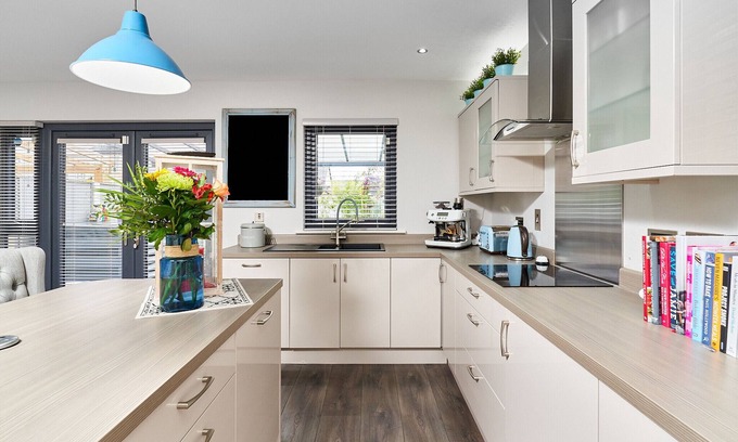 Ongar Casa | Modern Clonsilla Townhouse Sleeps 6