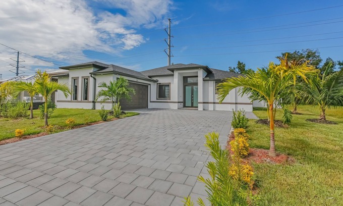 Mariner Villa | Modern coastal 3 bedrooms with Pool with Fireplace