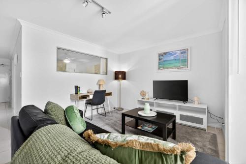 Rockingham Apartamento | Modern Coastal Escape in the Heart of Rockingham