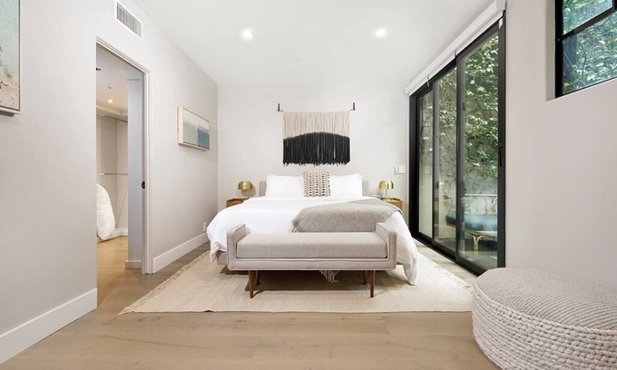 Laguna Beach Apartamento | Modern Coastal Retreat: Walk to Beach, Dining, & More!