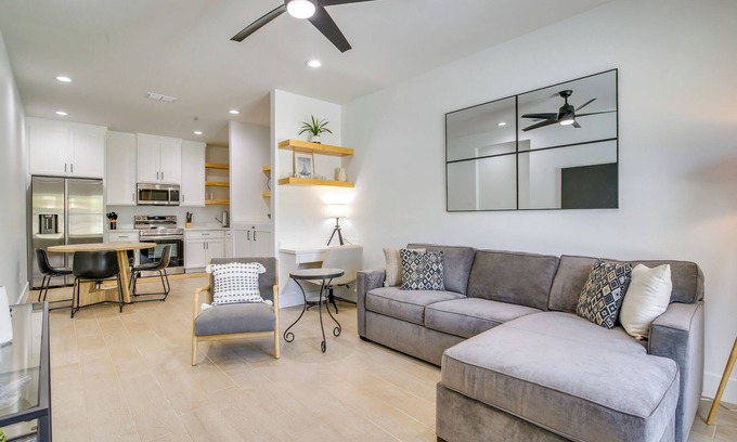 Brownsville Casa | Modern Comfort: Centrally Located Brownsville Home