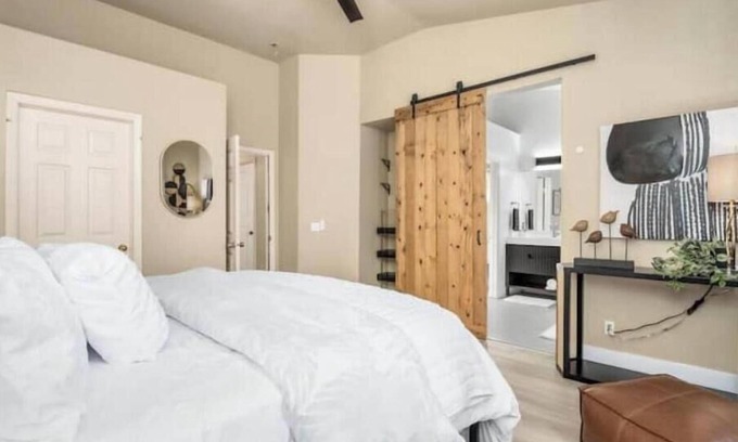 Raisin Casa | Modern Comfort: Fresno Edition