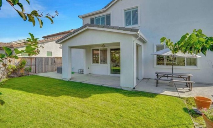 Stockton Casa | Modern Comfort: Stockton Edition