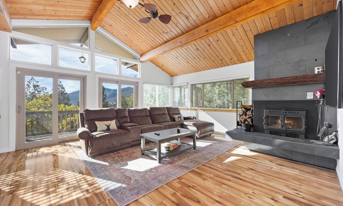 Alta Sierra Cabina | Modern Comfort in the Southern Sierras