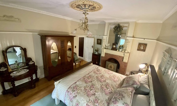Warburton Casa | Modern comfort with old world charm.