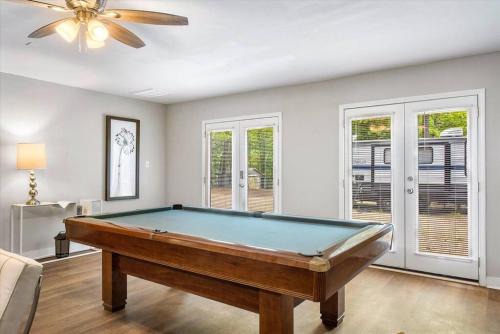 North Chesterfield Casa | Modern Comforts, Classic Charm: Neighborhood Gem
