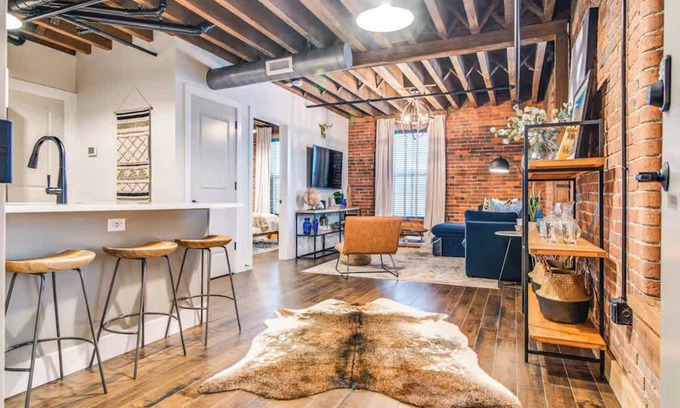 Nashville Apartamento | Modern Condo Getaway w/Pool-Sleeps 2 Luxury Stay
