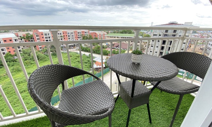 Mactan Export Processing Zone Condominio | Modern Condo Near Mactan Airport w/ 50mbps WIFI | Free Netflix
