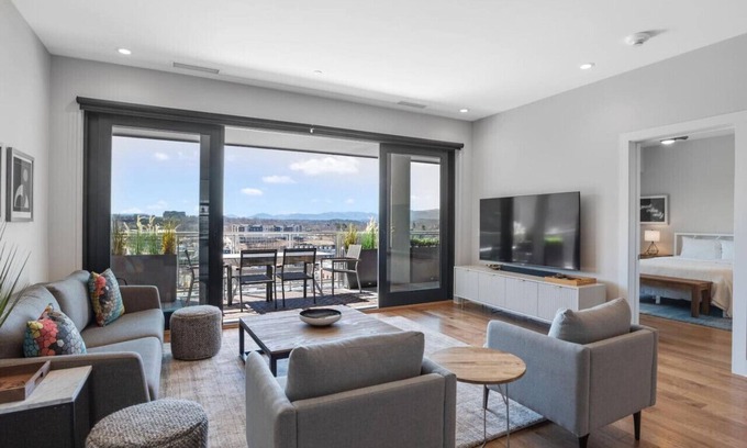 Downtown Asheville Condominio | Modern Condo on South Slope with EV Charger and Two Parking Spaces