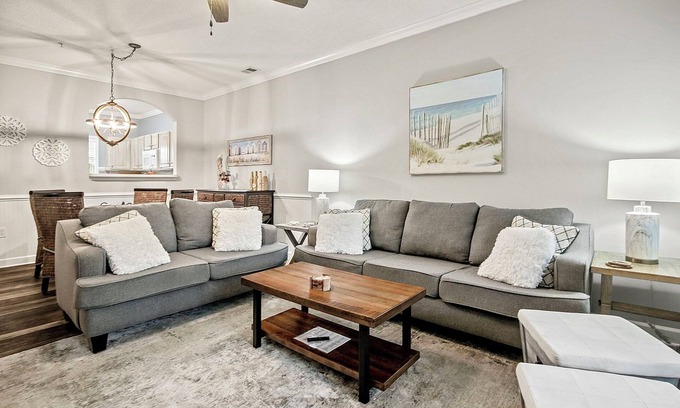 North Myrtle Beach Condominio | 2 dormitorios, 2 baños, villa del primer piso en el hoyo 9 del campo de golf Norman en Barefoot Resort