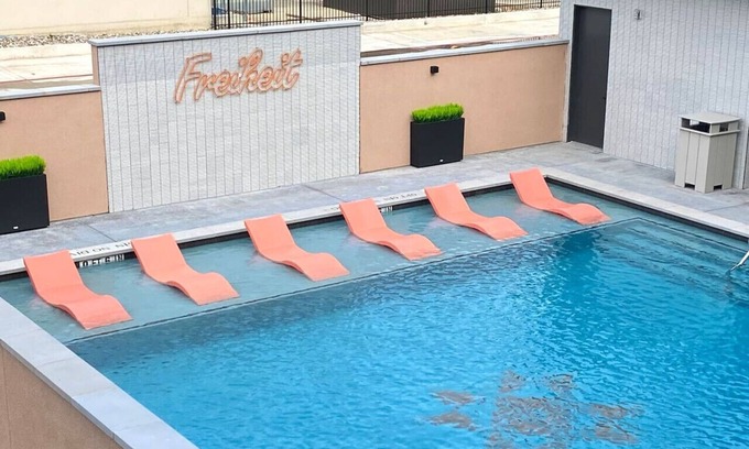 New Braunfels Apartamento | Modern Condo, Walk to Restaurants, Coffee & Live Music, Minutes from the River