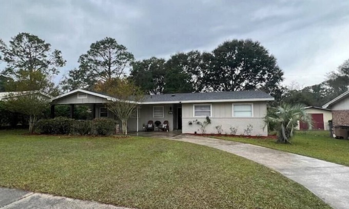 Lake City Casa | Modern & Convenient 3/2 Home