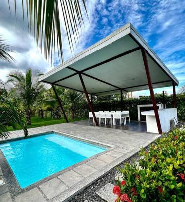 Barrio Ricos y Famosos Apartamento | Modern & convenient condo in Jaco downtown