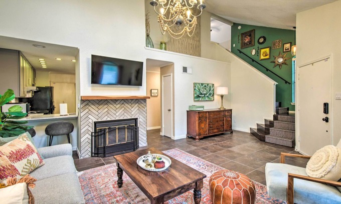 Coppell Casa | Modern Coppell Retreat w/ Patio + Fire Pit!