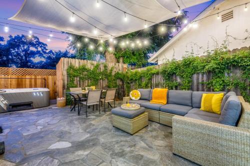 Thousand Oaks Casa | Modern Cottage, Hot Tub, Bistro Patio, Putting Green, Walk to All!
