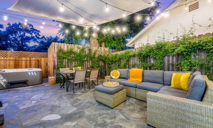 Thousand Oaks Casa | Modern Cottage, Jacuzzi, Bistro Patio, Walk to Everything!
