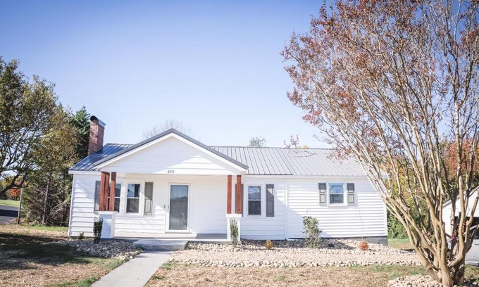 Morganton Casa | Modern Cottage Near Hospitals and Brewery!