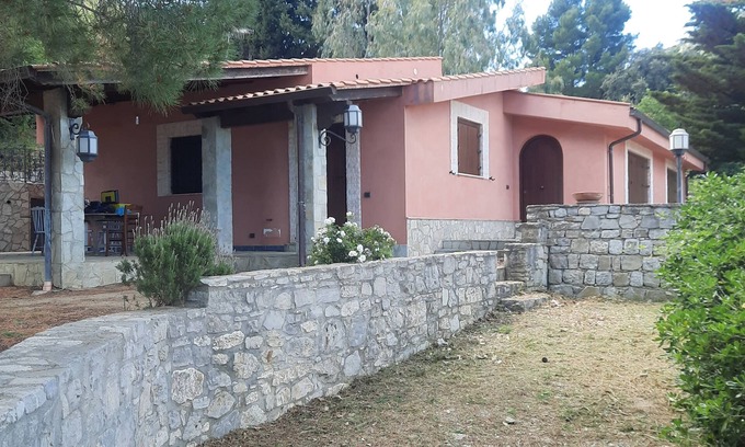 Caccamo Cabaña | Te propongo villa rodeada de naturaleza, con terraza, horno, barbacoa, zona de hogueras.