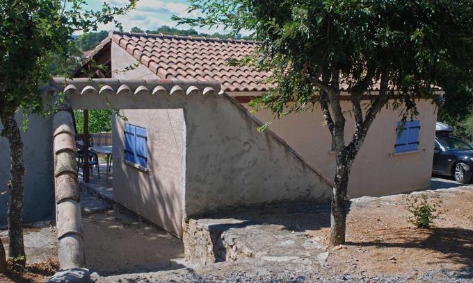 Joyeuse Casa | Casa moderna, piscinas, Wifi, parque infantil, pueblo de casas rurales cerrado y deportivo