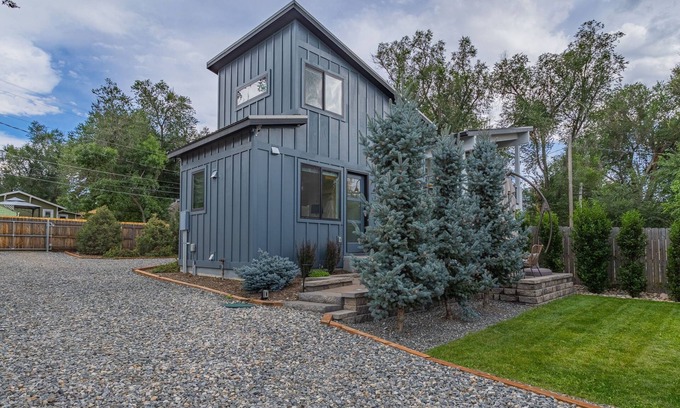 Central Colorado Springs Cabaña | Modern Cottage Vibe -- Springs Retreat + Hot Tub
