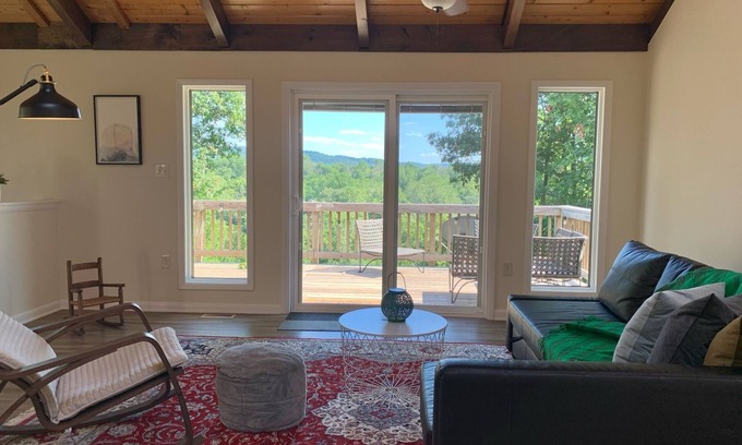 Kabletown Casa | Modern Country House on the Shenandoah River