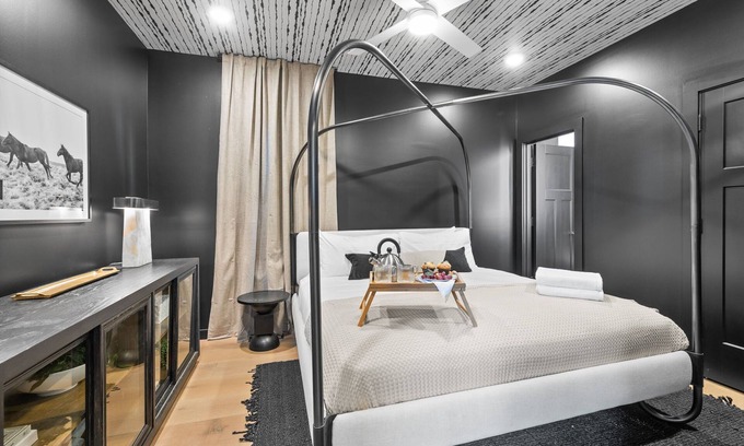 Edgehill Cabaña | Modern Cowboy - Private Balcony - Mins To Broadway