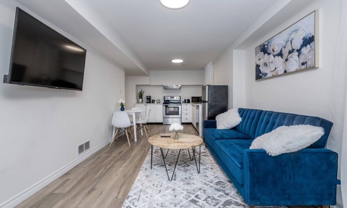 Barrie Casa | *Modern & Cozy* 1 Bdrm W/Fast Internet & Smart TV