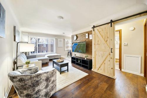 Shelby Township Apartamento | Modern Cozy 1 Bedroom Apartment in Shelby Township
