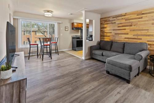 Shelby Township Apartamento | Modern Cozy 2b apt in Shelby Twp