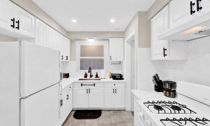 Royal Oak Casa | Modern cozy 4b bunglow in Royal