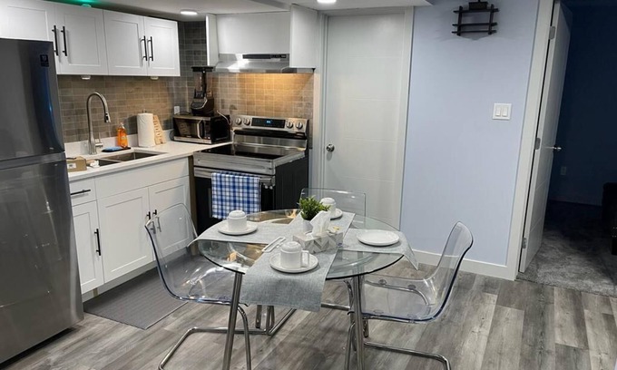 Southwest Edmonton Casa | Modern, cozy and private suite basement in South West Edmonton