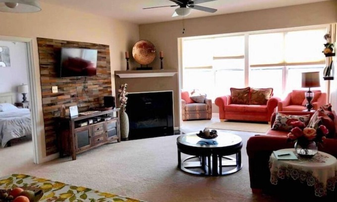 Lewes Condominio | Modern & Cozy. Close to Lewes, Rehoboth Beaches. Community Pool