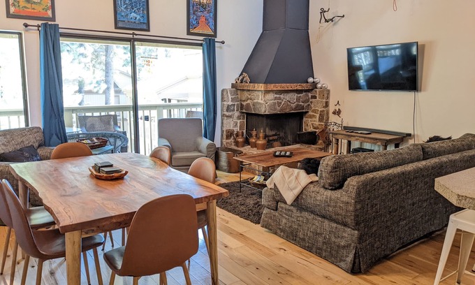 Kings Beach Condominio | Moderno y acogedor condominio N. Shore Wifi, HDTV cerca de Northstar, lago