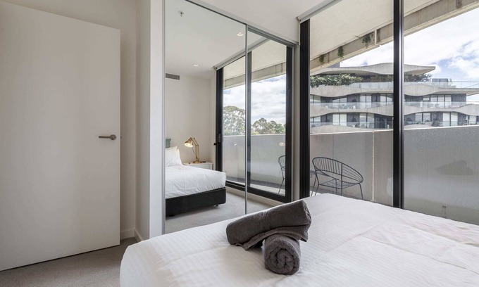 Abbotsford Apartamento | Modern Cozy Escape: Nature & City Lifestyle Awaits