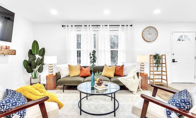 Belvedere Park Casa | Modern & Cozy Home mins to Decatur Sq & DT Atlanta